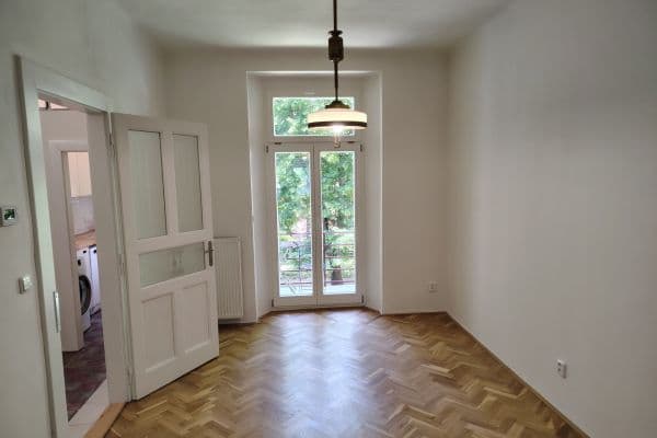 Pronájem bytu 2+1 52 m², Táborská, Praha Pronájem bytu 2+1 52 m², Táborská, Praha