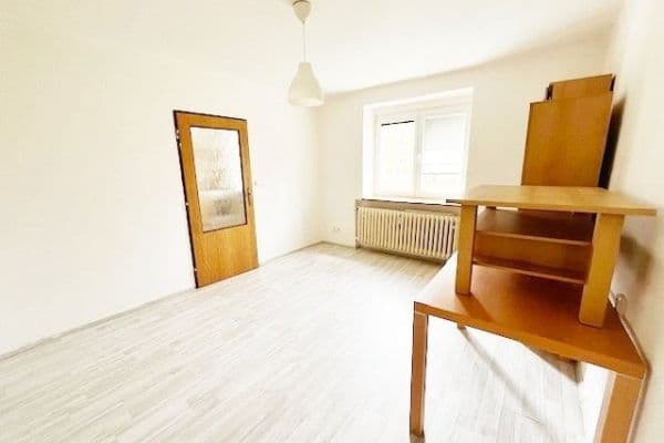 Pronájem bytu 1+1 32 m², Sevastopolská, Kladno Pronájem bytu 1+1 32 m², Sevastopolská, Kladno