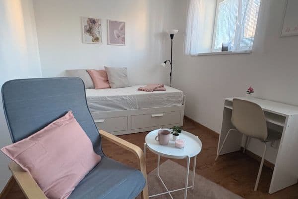 Pronájem bytu 1+kk 30 m², Kloboučnická, Praha Pronájem bytu 1+kk 30 m², Kloboučnická, Praha