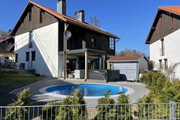 Prodej domu 210 m², pozemek 327 m², Winterbergerstr. 44, Freyung, Bavorsko Prodej domu 210 m², pozemek 327 m², Winterbergerstr. 44, Freyung, Bavorsko