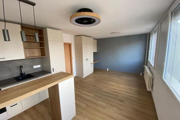 Pronájem bytu 1+kk 31 m², Hennerova, Praha Pronájem bytu 1+kk 31 m², Hennerova, Praha