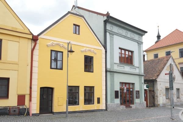 Pronájem bytu 1+1 38 m², náměstí Míru, Heřmanův Městec Pronájem bytu 1+1 38 m², náměstí Míru, Heřmanův Městec