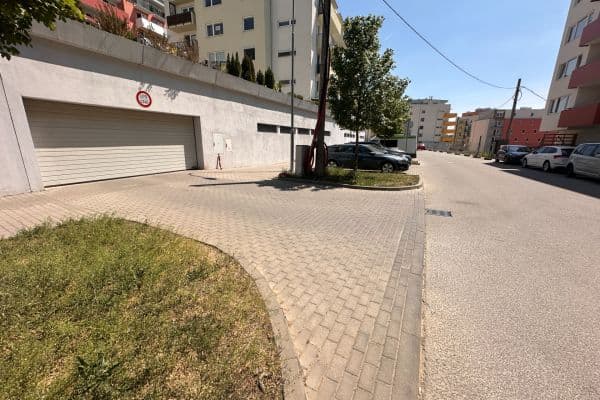 Pronájem garáže 12 m², Chudčická, Brno Pronájem garáže 12 m², Chudčická, Brno