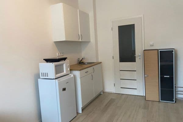 Pronájem bytu 1+kk 18 m², Banskobystrická, Brno Pronájem bytu 1+kk 18 m², Banskobystrická, Brno