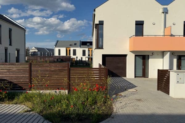 Pronájem domu 136 m², pozemek 420 m², Emy Destinové, Jinočany Pronájem domu 136 m², pozemek 420 m², Emy Destinové, Jinočany