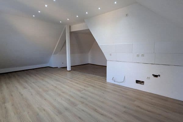 Pronájem bytu 3+1 90 m², Kleingartacher Straße 1, Stetten a. H. Schwaigern Pronájem bytu 3+1 90 m², Kleingartacher Straße 1, Stetten a. H. Schwaigern