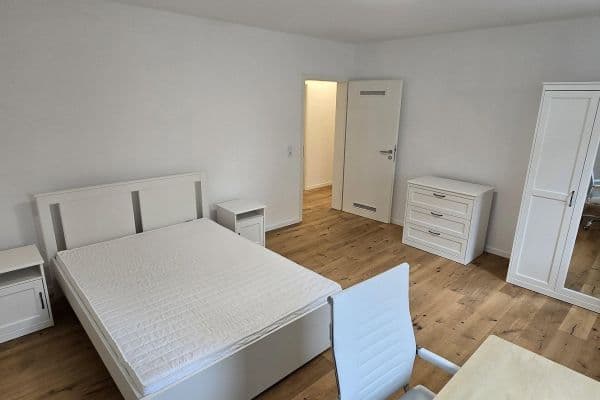 Pronájem bytu 1+1 38 m², Duisburgerstraße 26, Stuttgart, Bádensko-Württembersko Pronájem bytu 1+1 38 m², Duisburgerstraße 26, Stuttgart, Bádensko-Württembersko