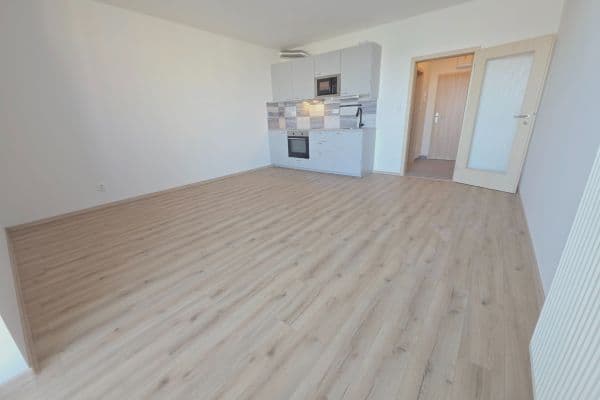 Pronájem bytu 1+kk 33 m², Jaroslava Holečka, Kladno Pronájem bytu 1+kk 33 m², Jaroslava Holečka, Kladno