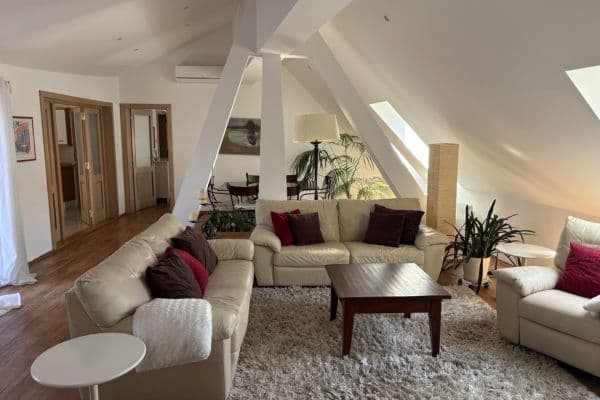 Pronájem bytu 4+1 184 m², Konviktská, Praha Pronájem bytu 4+1 184 m², Konviktská, Praha