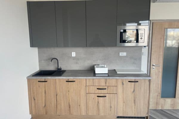 Pronájem bytu 1+kk 42 m², U Nové dálnice, Praha Pronájem bytu 1+kk 42 m², U Nové dálnice, Praha