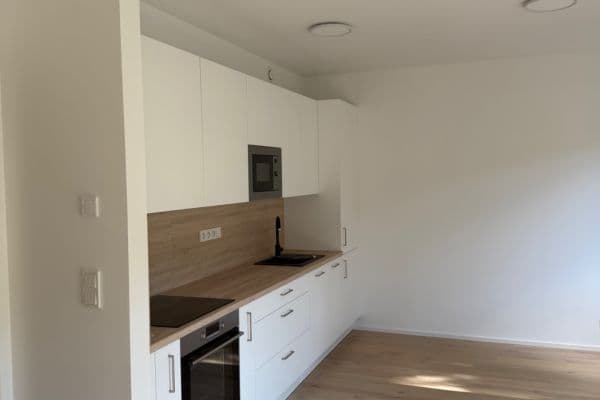 Pronájem bytu 1+kk 36 m², Mezitraťová, Praha Pronájem bytu 1+kk 36 m², Mezitraťová, Praha