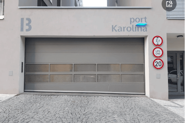 Pronájem garáže 13 m², U Mlýnského kanálu, Praha Pronájem garáže 13 m², U Mlýnského kanálu, Praha