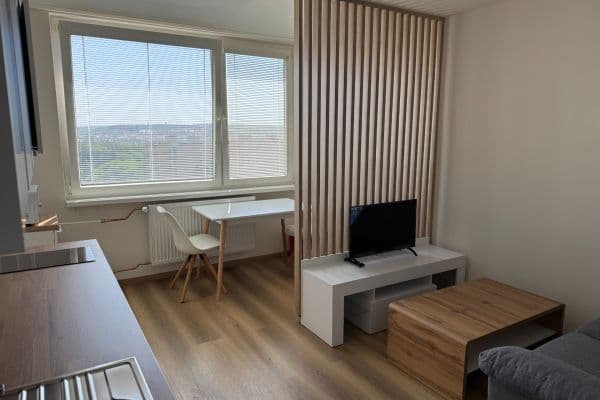 Pronájem bytu 1+kk 30 m², Mazurská, Praha Pronájem bytu 1+kk 30 m², Mazurská, Praha
