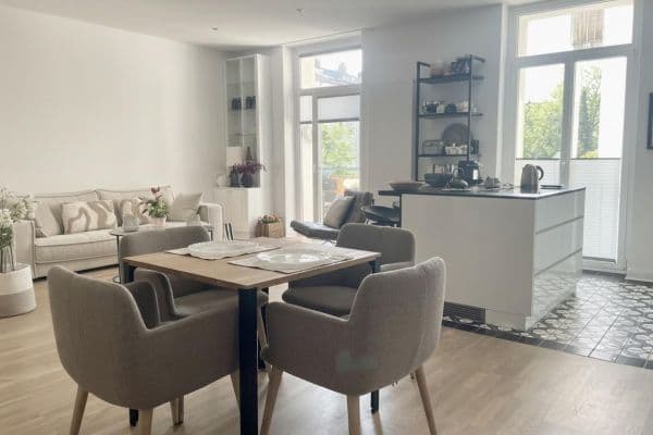 Prodej bytu 3+1 105 m², Düsseldorf, Severní Porýní-Vestfálsko Prodej bytu 3+1 105 m², Düsseldorf, Severní Porýní-Vestfálsko