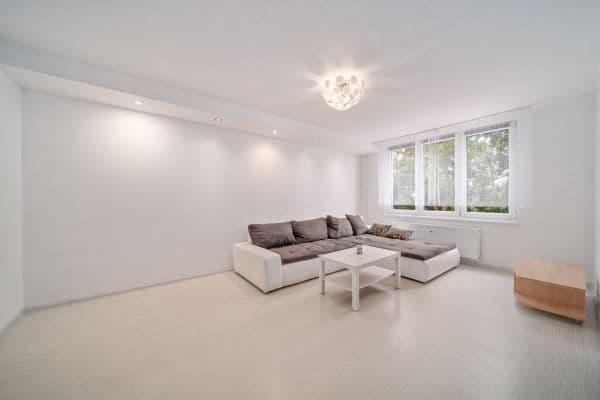 Pronájem bytu 2+kk 60 m², Školská, Pardubice Pronájem bytu 2+kk 60 m², Školská, Pardubice