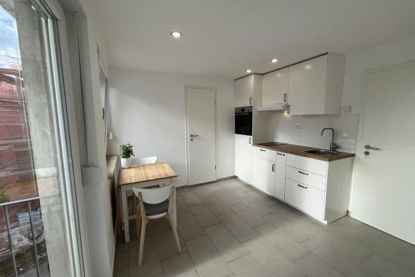 Pronájem bytu 2+1 28 m², Stuttgarter Str.18, Stuttgart Pronájem bytu 2+1 28 m², Stuttgarter Str.18, Stuttgart