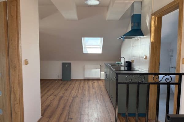 Pronájem bytu 2+1 45 m², Zadní, Praha Pronájem bytu 2+1 45 m², Zadní, Praha