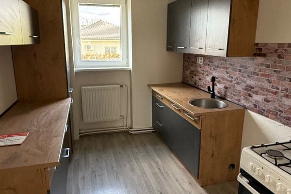 Pronájem bytu 3+1 61 m², U Stadionu, Hrdly Pronájem bytu 3+1 61 m², U Stadionu, Hrdly