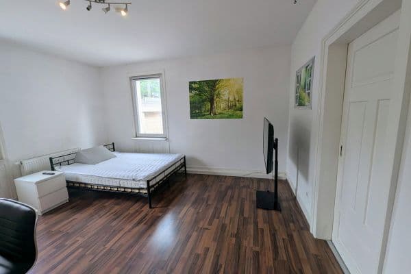Pronájem bytu 3+1 18 m², Veielbrunnenweg 84, Stuttgart, Bádensko-Württembersko Pronájem bytu 3+1 18 m², Veielbrunnenweg 84, Stuttgart, Bádensko-Württembersko