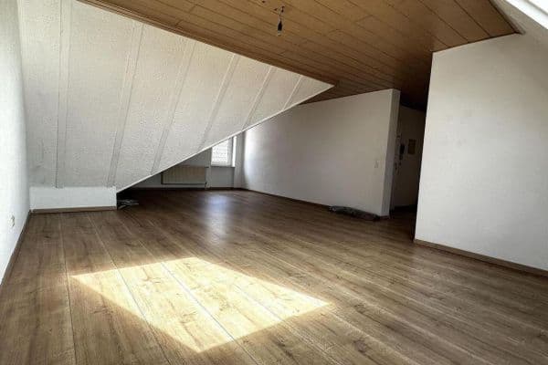 Pronájem bytu 2+1 65 m², Kirchenstraße, Beindersheim Pronájem bytu 2+1 65 m², Kirchenstraße, Beindersheim