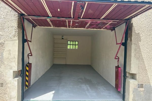 Pronájem garáže 20 m², Psárská, Praha Pronájem garáže 20 m², Psárská, Praha