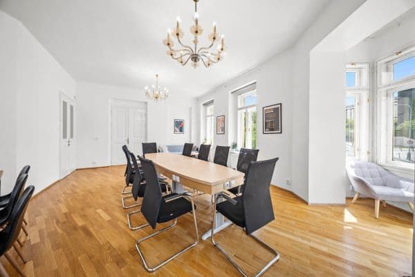 Pronájem kanceláře 156 m², Jeseniova, Praha Pronájem kanceláře 156 m², Jeseniova, Praha
