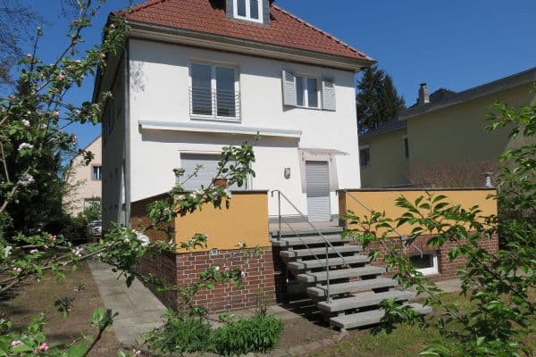 Prodej domu 193 m², pozemek 527 m², Mögeldorfer Weg 2, Berlin Prodej domu 193 m², pozemek 527 m², Mögeldorfer Weg 2, Berlin