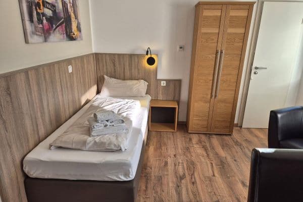 Pronájem bytu 1+1 16 m², Baldhamer Straße 72, Vaterstetten, Bavorsko Pronájem bytu 1+1 16 m², Baldhamer Straße 72, Vaterstetten, Bavorsko