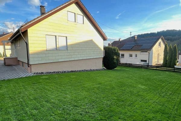Prodej domu 169 m², pozemek 602 m², Roseggerstraße 3, Donzdorf Prodej domu 169 m², pozemek 602 m², Roseggerstraße 3, Donzdorf