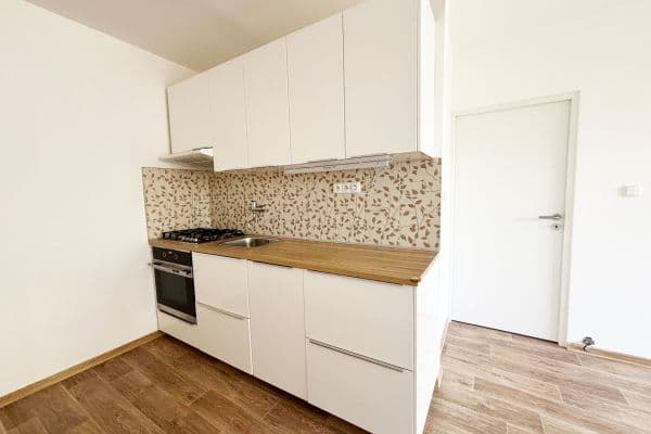 Pronájem bytu 2+kk 40 m², Tisovecká, Kolín, Středočeský kraj Pronájem bytu 2+kk 40 m², Tisovecká, Kolín, Středočeský kraj