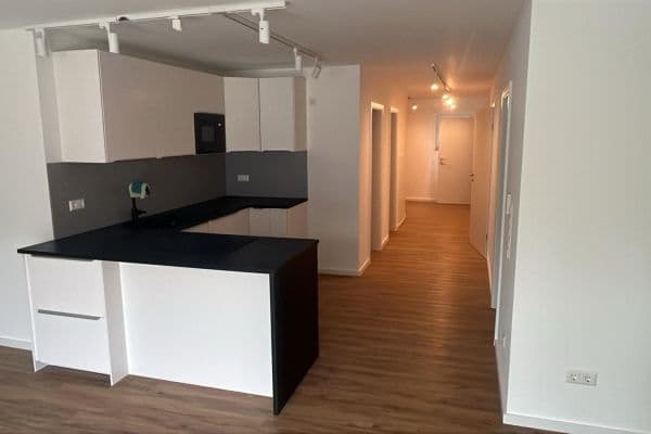 Pronájem bytu 3+kk 104 m², Bismarckstraße 8, Nürtingen Pronájem bytu 3+kk 104 m², Bismarckstraße 8, Nürtingen
