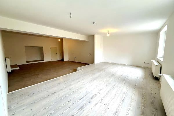 Pronájem bytu 2+kk 100 m², Unter den Ulmen 130, Duisburg Pronájem bytu 2+kk 100 m², Unter den Ulmen 130, Duisburg