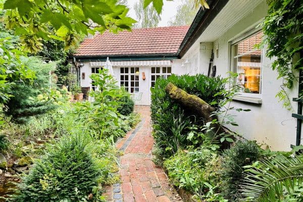 Prodej domu 270 m², pozemek 5.000 m², Friedrich-Eckert-Straße 6, Wächtersbach Prodej domu 270 m², pozemek 5.000 m², Friedrich-Eckert-Straße 6, Wächtersbach