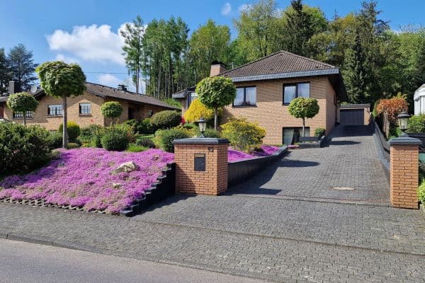 Prodej domu 184 m², pozemek 1.045 m², Schulstrasse 42, Königswinter-Eudenbach Prodej domu 184 m², pozemek 1.045 m², Schulstrasse 42, Königswinter-Eudenbach
