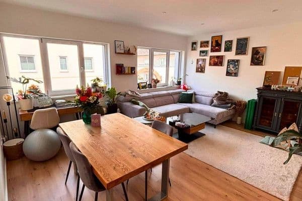 Pronájem bytu 2+1 83 m², Breite Straße 56, Großostheim Pronájem bytu 2+1 83 m², Breite Straße 56, Großostheim