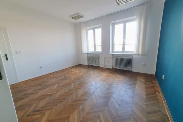 Pronájem kanceláře 30 m², U Bechyňské dráhy, Tábor, Jihočeský kraj Pronájem kanceláře 30 m², U Bechyňské dráhy, Tábor, Jihočeský kraj