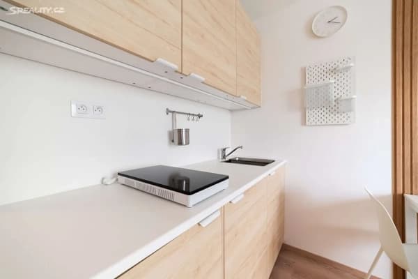 Pronájem bytu 1+kk 18 m², Kubánské náměstí, Praha Pronájem bytu 1+kk 18 m², Kubánské náměstí, Praha