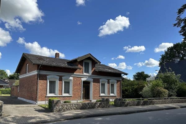 Prodej domu 90 m², pozemek 1.173 m², Friedhofstraße 4, Schacht-Audorf Prodej domu 90 m², pozemek 1.173 m², Friedhofstraße 4, Schacht-Audorf
