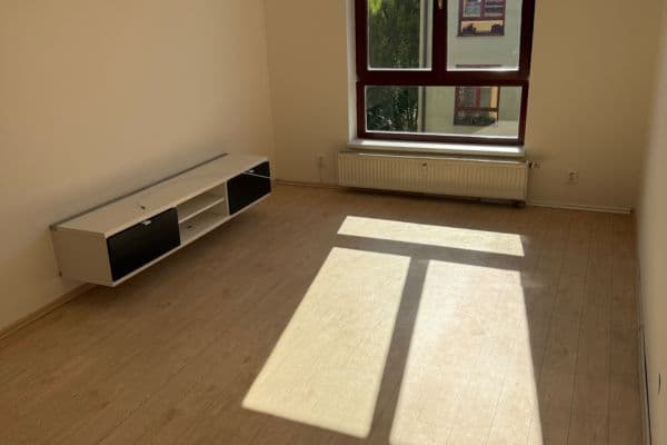 Pronájem bytu 2+kk 44 m², Zimní, Hostivice Pronájem bytu 2+kk 44 m², Zimní, Hostivice