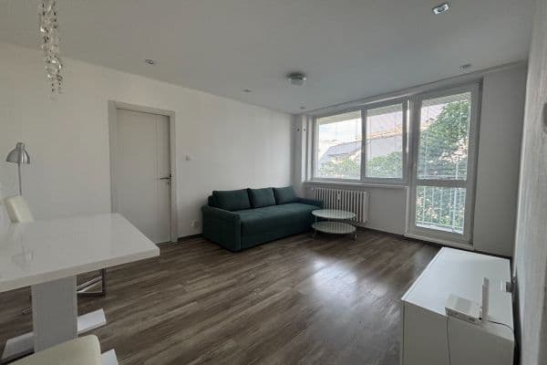 Pronájem bytu 3+1 63 m², Na Revíne, Nové Mesto Pronájem bytu 3+1 63 m², Na Revíne, Nové Mesto