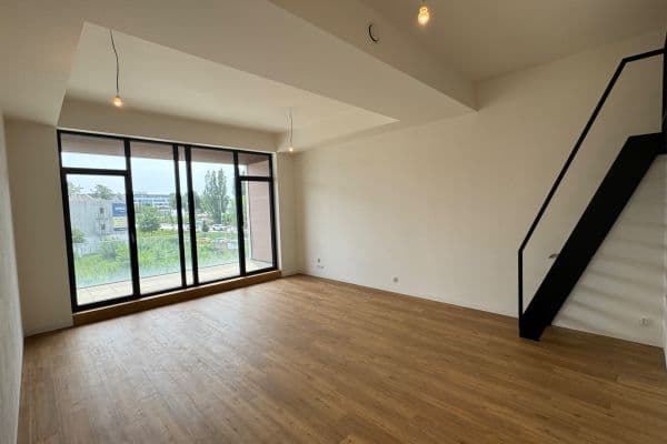 Pronájem bytu 1+kk 50 m², Malešická, Praha Pronájem bytu 1+kk 50 m², Malešická, Praha