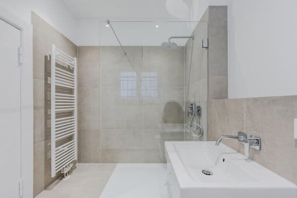 Prodej bytu 4+1 128 m², Düsseldorfer Str. 34, Berlin, Berlín Prodej bytu 4+1 128 m², Düsseldorfer Str. 34, Berlin, Berlín