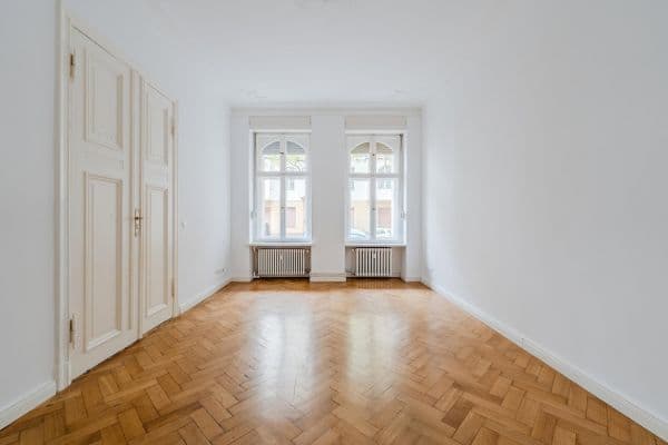 Prodej bytu 4+1 118 m², Düsseldorfer Str. 14, Berlin, Berlín Prodej bytu 4+1 118 m², Düsseldorfer Str. 14, Berlin, Berlín