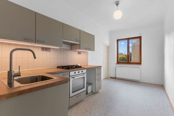 Pronájem bytu 1+1 43 m², Ukrajinská, Praha Pronájem bytu 1+1 43 m², Ukrajinská, Praha