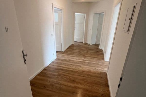 Pronájem bytu 3+1 80 m², Düsseldorf, Severní Porýní-Vestfálsko Pronájem bytu 3+1 80 m², Düsseldorf, Severní Porýní-Vestfálsko