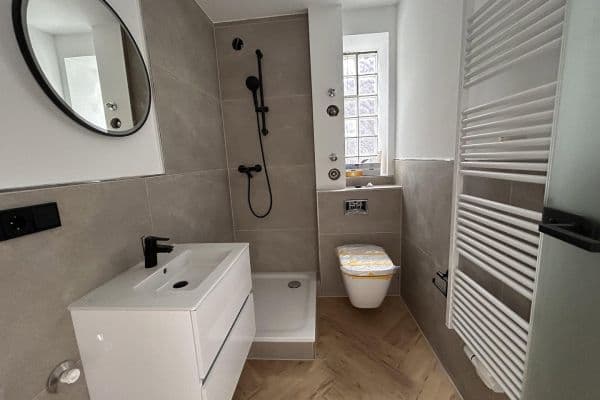 Pronájem bytu 2+1 38 m², Köln Pronájem bytu 2+1 38 m², Köln