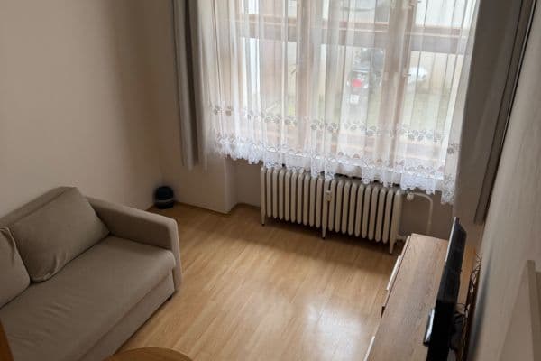 Pronájem bytu 2+kk 40 m², Pobřežní, Praha Pronájem bytu 2+kk 40 m², Pobřežní, Praha