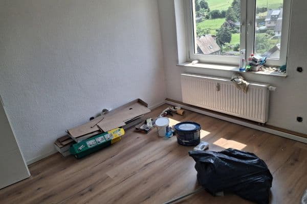 Pronájem bytu 4+1 90 m², Bergstraße 12, Drebach, Sasko Pronájem bytu 4+1 90 m², Bergstraße 12, Drebach, Sasko