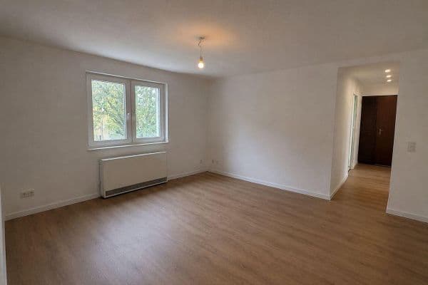 Pronájem bytu 4+1 96 m², Rheinstr 16, Solingen Pronájem bytu 4+1 96 m², Rheinstr 16, Solingen
