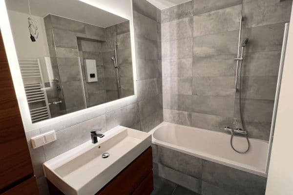 Pronájem bytu 3+1 77 m², Mettmann Pronájem bytu 3+1 77 m², Mettmann